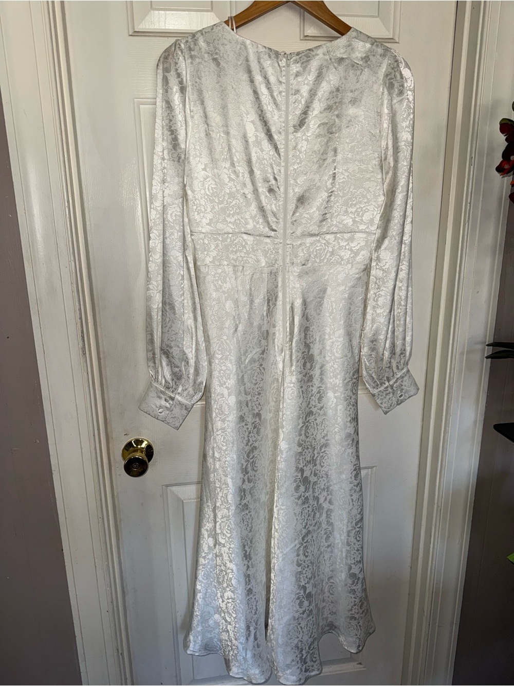 Dress White Jacquard Long-Sleeve Midi Dress size M